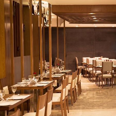 V 7 Hotel Ченнаї Екстер'єр фото
