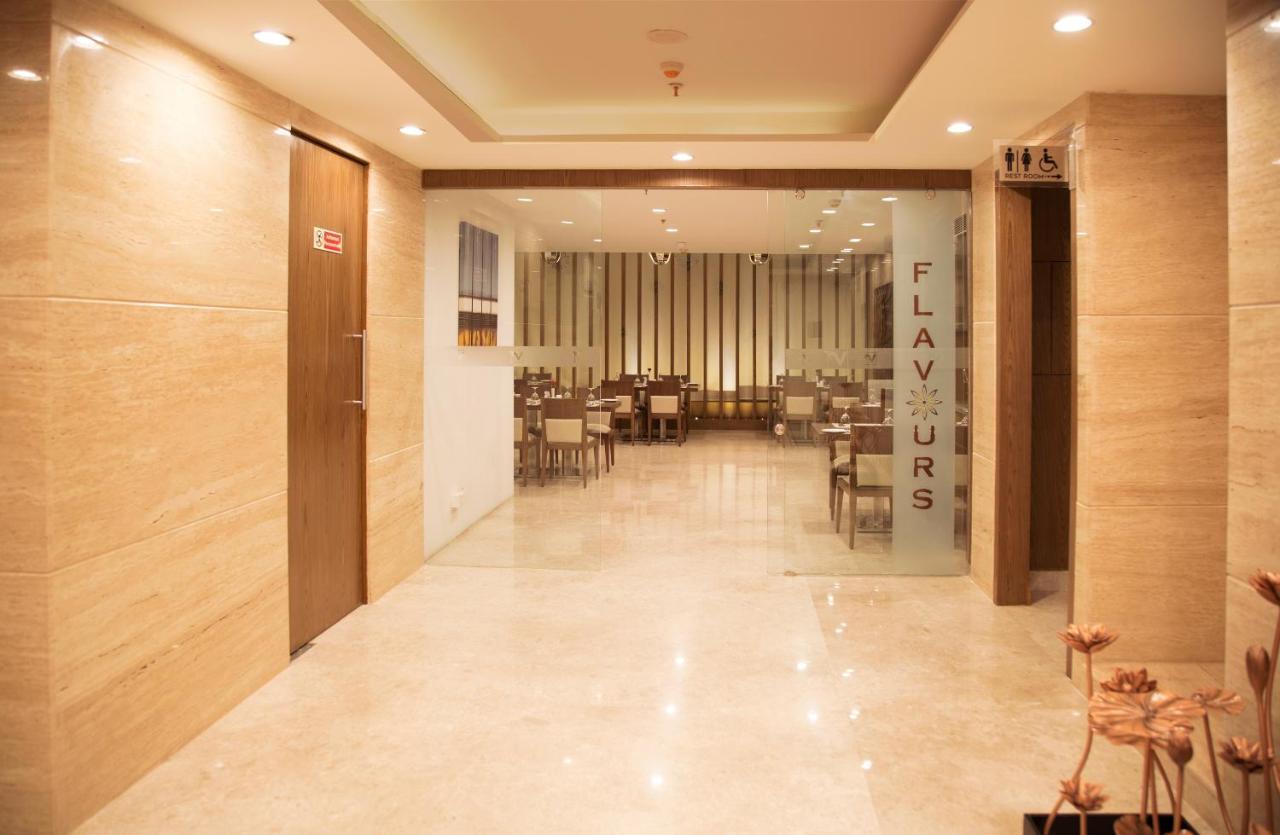 V 7 Hotel Ченнаї Екстер'єр фото