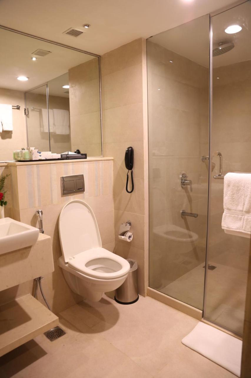 V 7 Hotel Ченнаї Екстер'єр фото