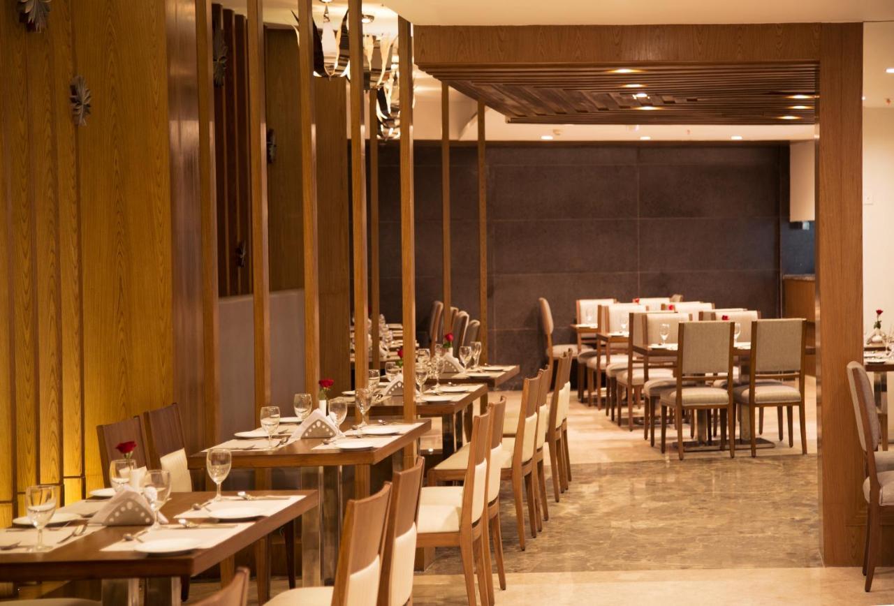 V 7 Hotel Ченнаї Екстер'єр фото