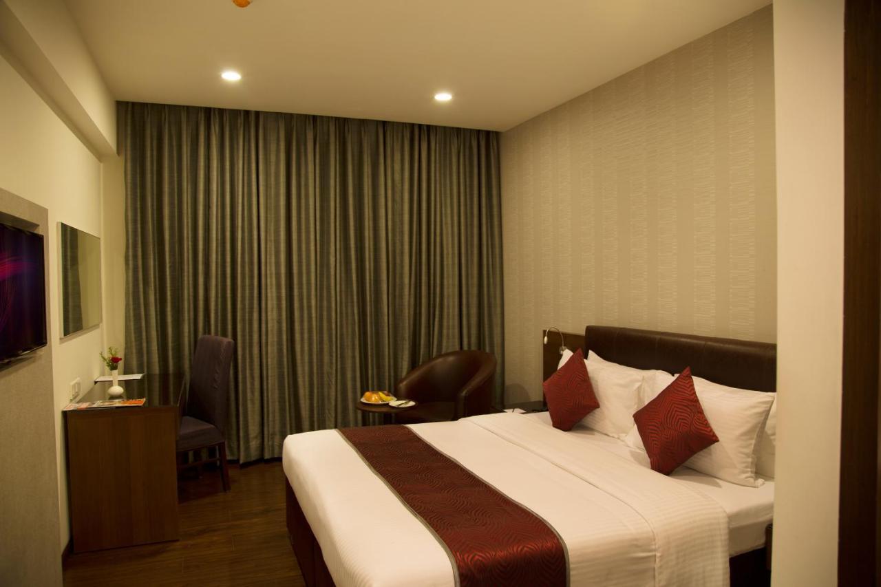 V 7 Hotel Ченнаї Екстер'єр фото