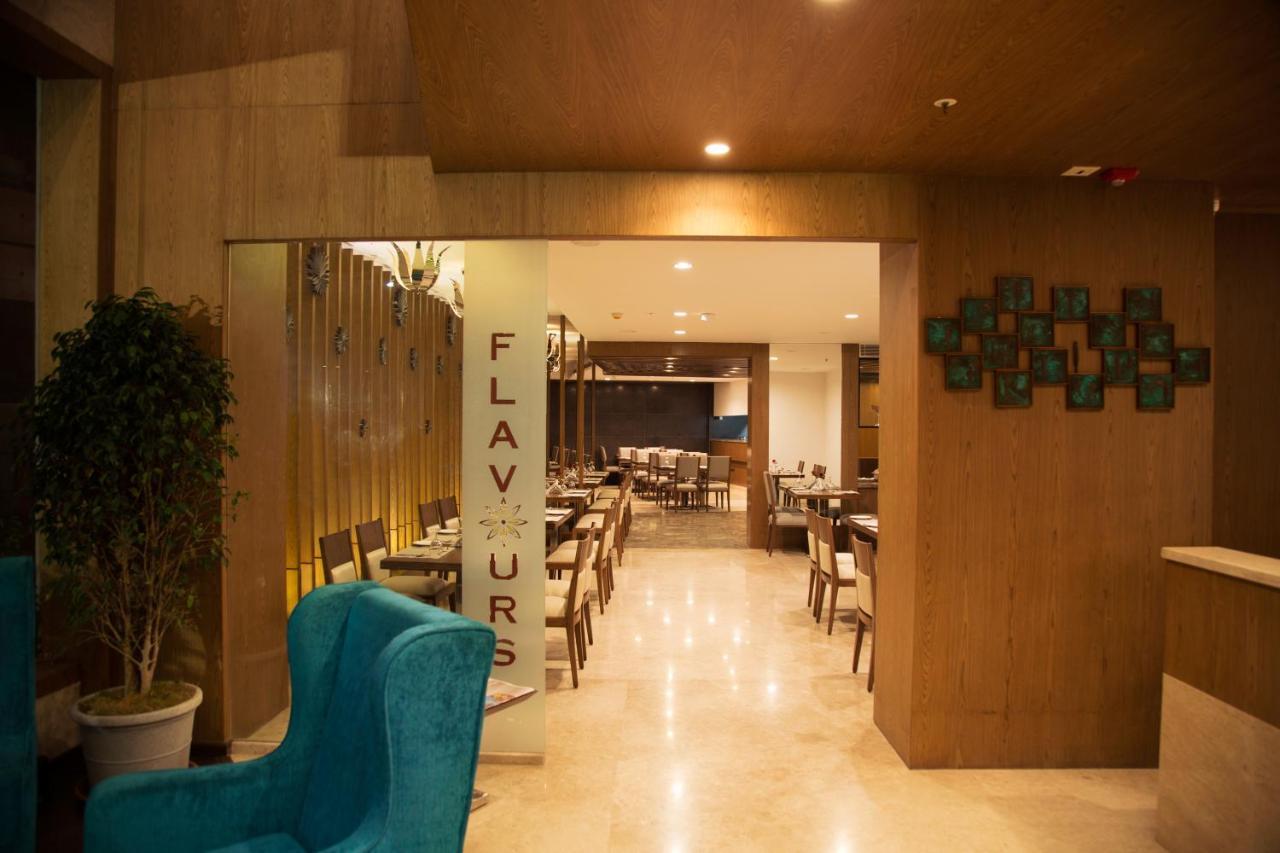 V 7 Hotel Ченнаї Екстер'єр фото