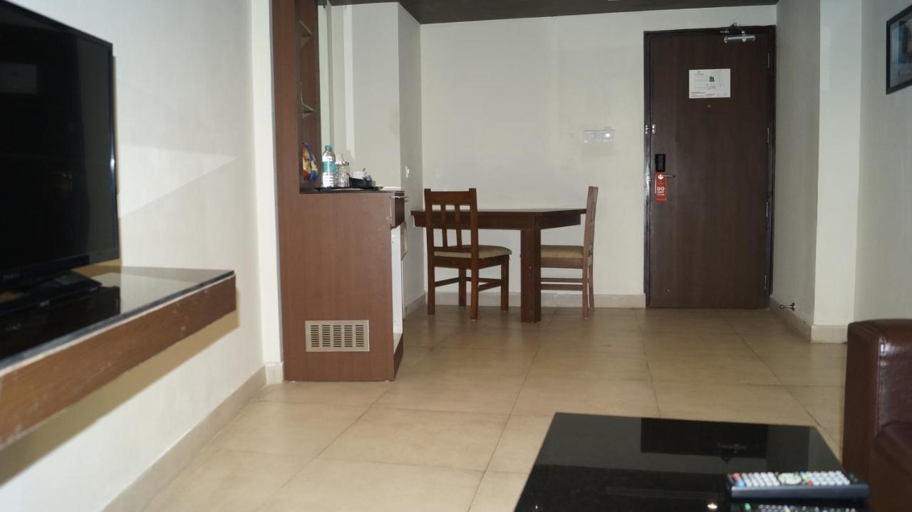 V 7 Hotel Ченнаї Екстер'єр фото